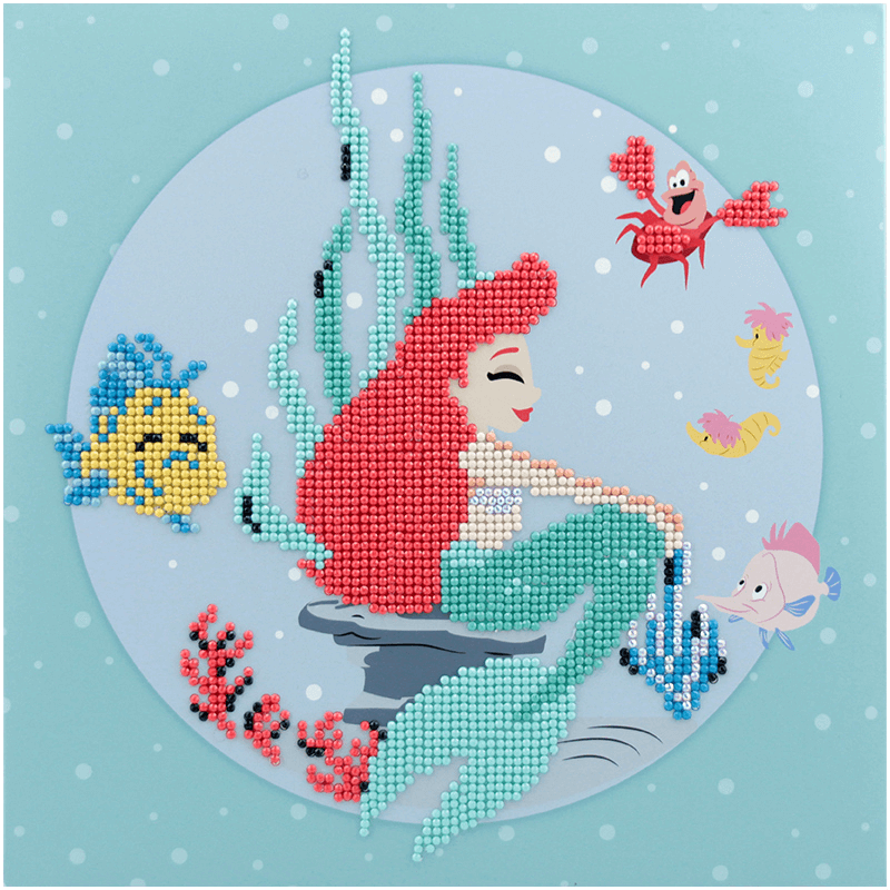 Diamond Dotz® Box Disney Princess Under The Sea comes pre-folded and ready to hang or sit on your desk. With the Diamond Dotz Box 28cm x 28cm, you may enjoy the art of diamond dotting while also creating visually appealing decorative artwork.