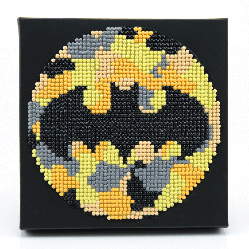 Diamond Dotz® Box Batman comes pre-folded and ready to hang or sit on your desk.  With the Diamond Dotz Box 15cm x 15cm, you may enjoy the art of diamond dotting while also creating visually appealing decorative artwork.