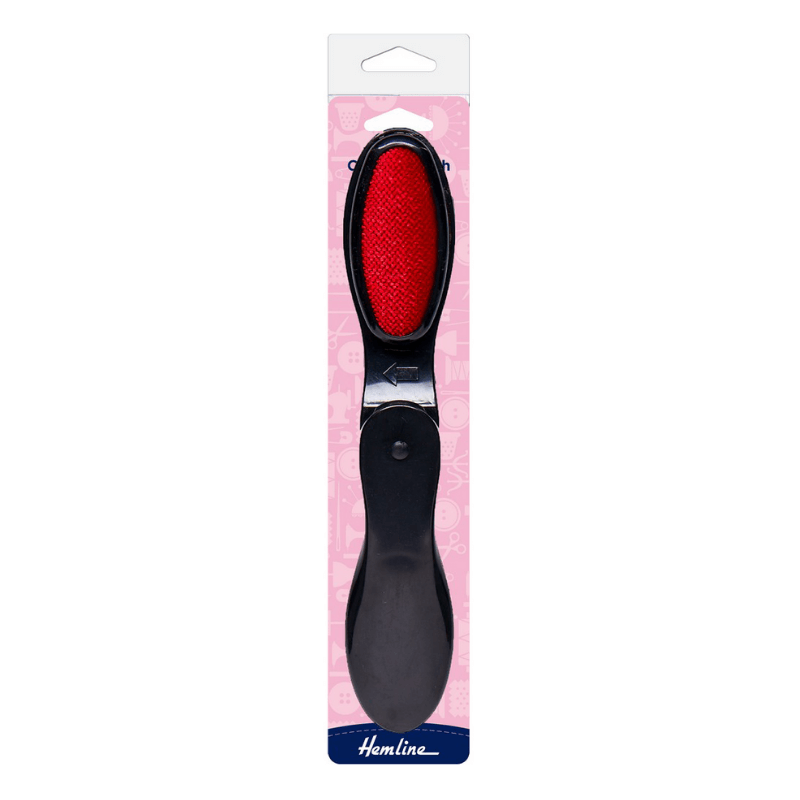 All-in-one clothes brush, lint removal brush, and shoehorn!   For travel and vacations, it's small and space-saving.   Presented in a stylish PVC box.  Compact and space-saving for travel and holidays.