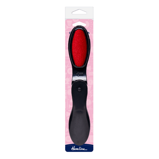 All-in-one clothes brush, lint removal brush, and shoehorn!   For travel and vacations, it's small and space-saving.   Presented in a stylish PVC box.  Compact and space-saving for travel and holidays.