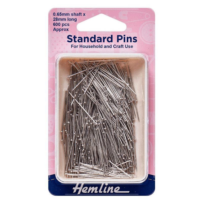Hemline Economy Standard Size Pins are composed of nickel-plated steel, which makes them sturdy and long-lasting. These basic standard size dressmaking pins are great for usage around the house and in crafts.